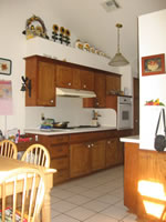 3 Kitchen.jpg (34kb)